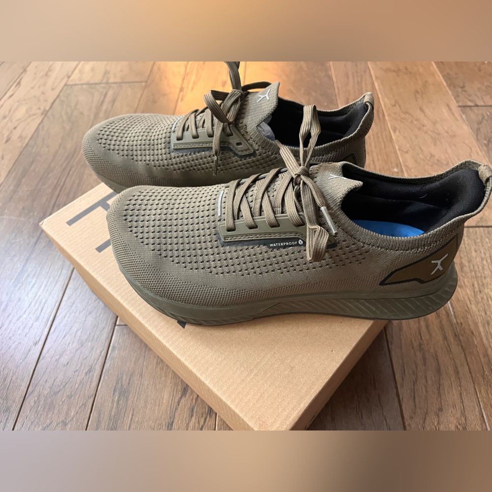 Flux Adapt Runner - Waterproof Knit Lace-Up Runner Shoes - Olive size 7.5 M/ 9 W - Picture 9 of 10